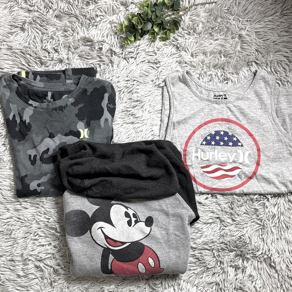 Hurley & Disney boys top bundle size L